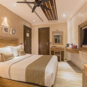 Super Deluxe Double Ocean View Balcony Return Airport Transfer